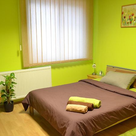 Byron Hotel Zlate Moravce Bagian luar foto