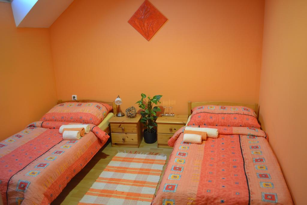 Byron Hotel Zlate Moravce Ruang foto