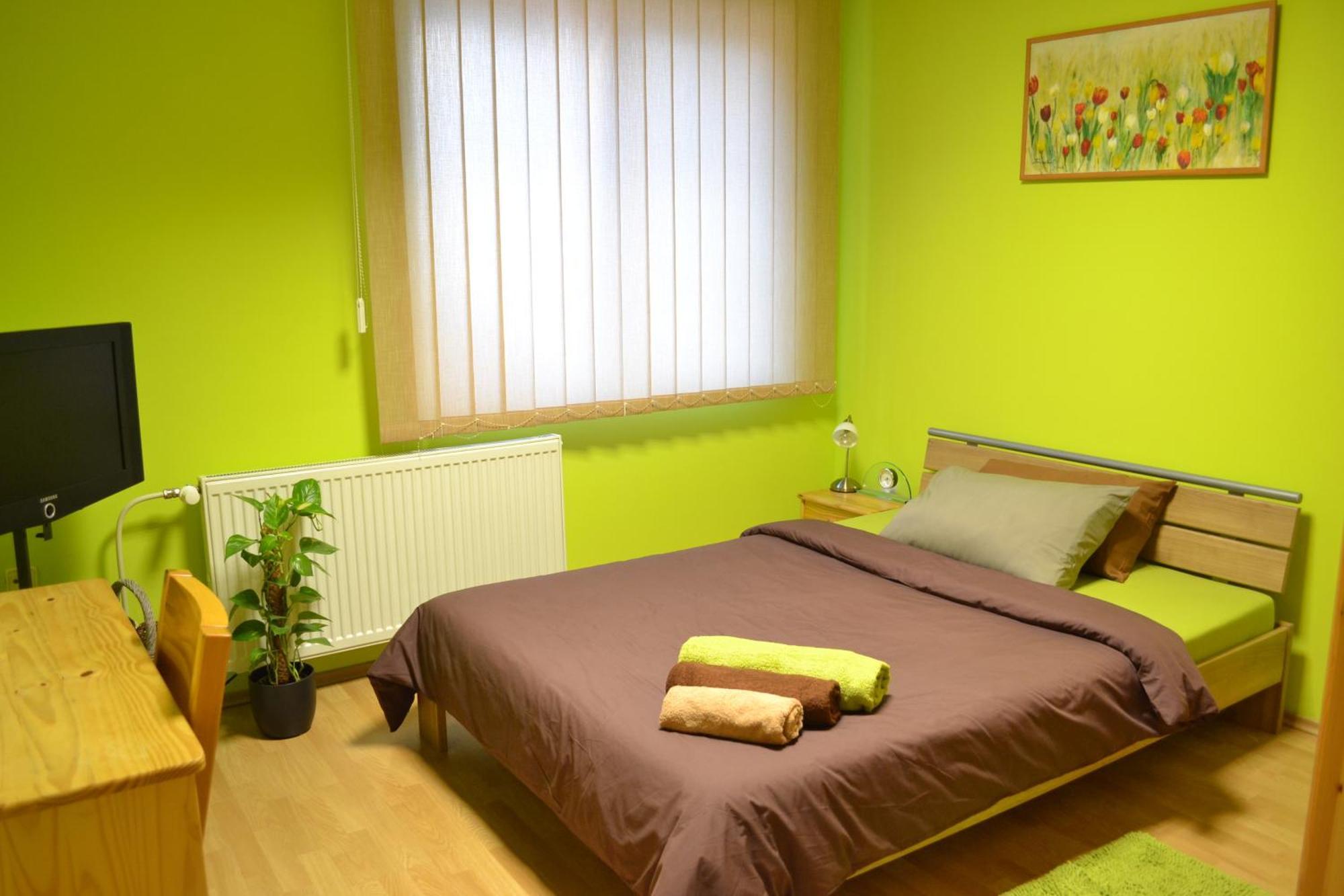 Byron Hotel Zlate Moravce Bagian luar foto